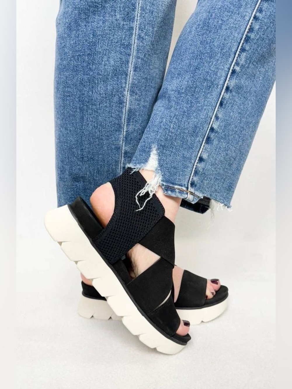 Eileen Fisher Black and White Chant Sandals